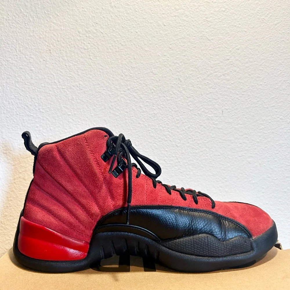 AUTHENTIC Jordan 12 Retro Reverse Flu Game size 10.5 CT8013-602 2020 PRE-OWNED